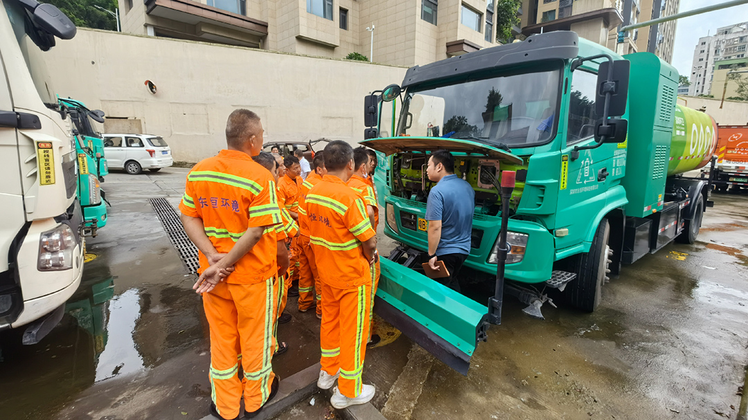 好產品+好服務=好口碑!宇通環衛樹立行業服務新標桿! 好產品+好服務=好口碑!宇通環衛樹立行業服務新標桿!