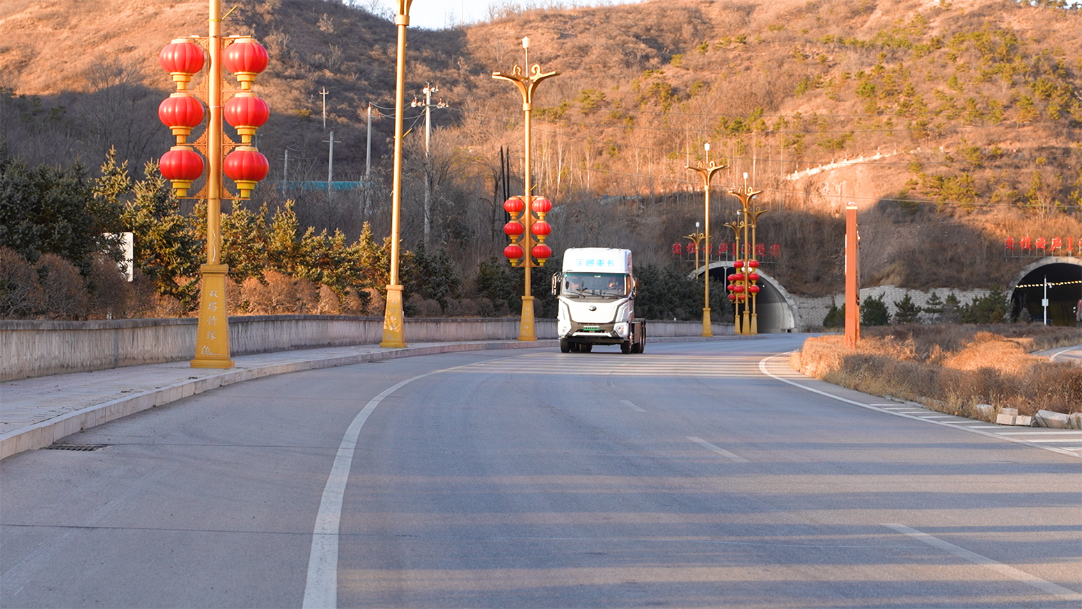 宇通重卡T系列牽引車再交付！助力承德打造綠色運輸新生態