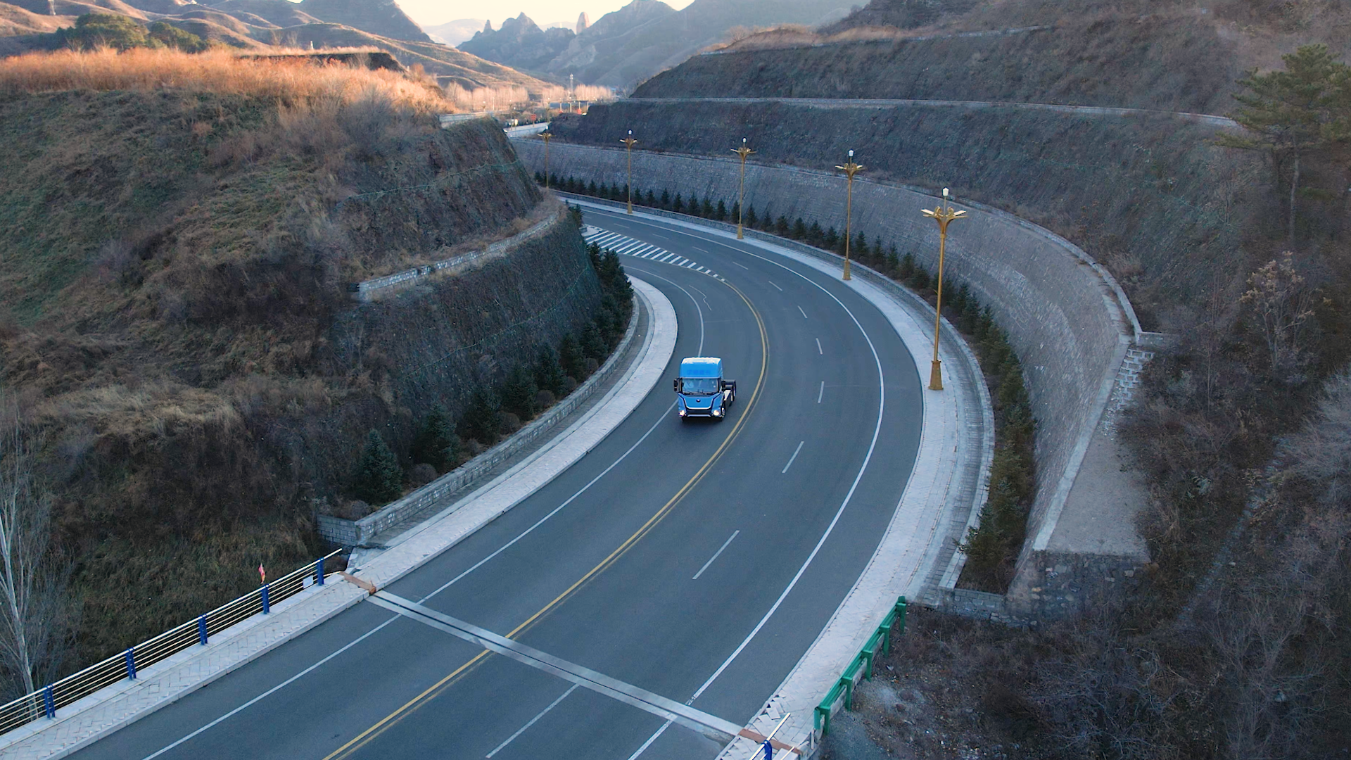 宇通重卡T系列牽引車再交付！助力承德打造綠色運輸新生態