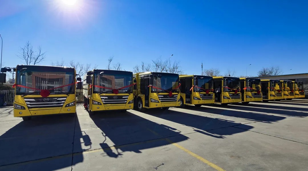 宇通純電動高速掃路車批量交付天津，助力綠色養護升級！
