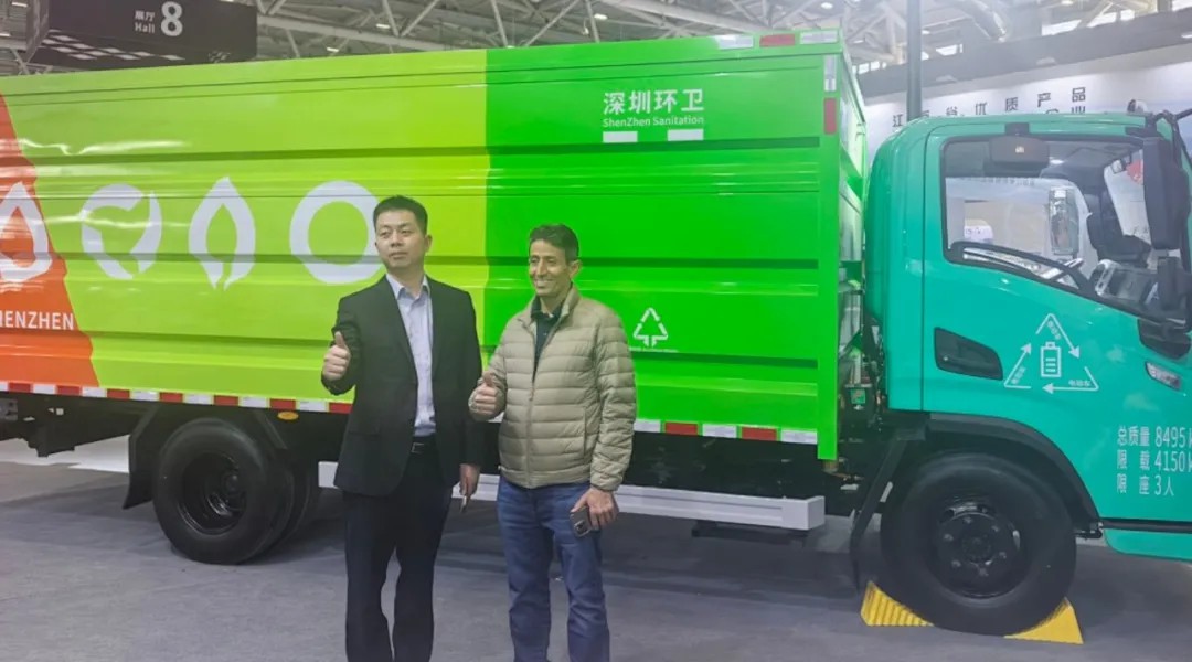 亮相2025深圳CCE展!宇通8噸純電密閉式桶裝垃圾車破解垃圾桶收運難題! 亮相2025深圳CCE展!宇通8噸純電密閉式桶裝垃圾車破解垃圾桶收運難題!