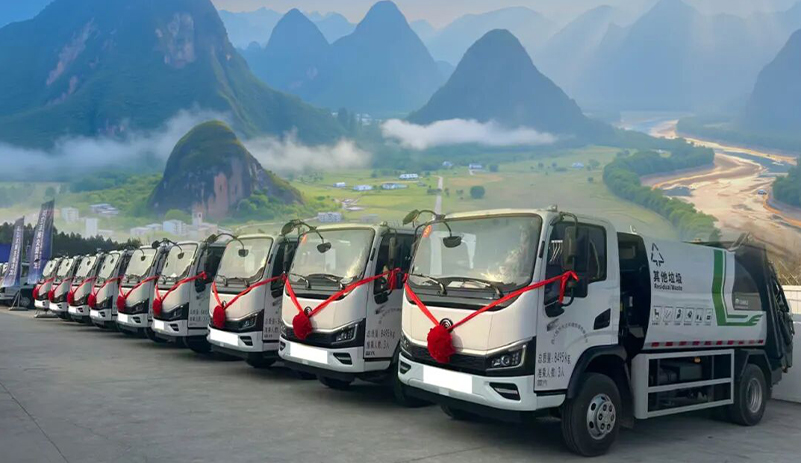 宇通重工旗下宇通環衛8噸壓縮式垃圾車批量交付河池！