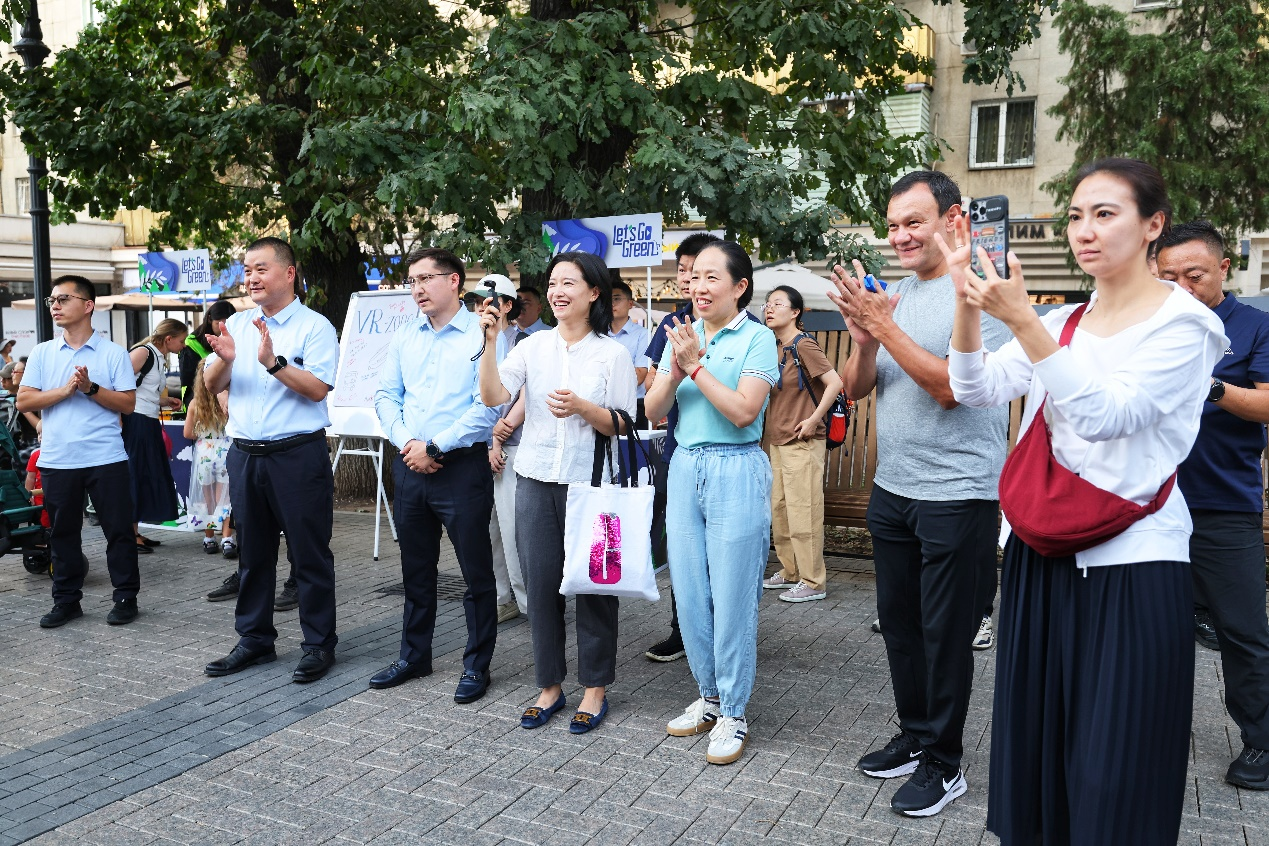 綠色點亮阿拉木圖 宇通攜手中國駐阿拉木圖總領(lǐng)事館共啟低碳出行新篇章 綠色點亮阿拉木圖 宇通攜手中國駐阿拉木圖總領(lǐng)事館共啟低碳出行新篇章