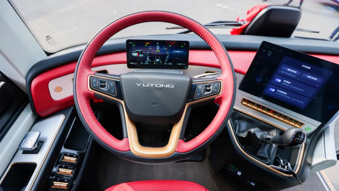 向高處行！宇通T7與天域S12奏響高端化戰(zhàn)略“開門紅”