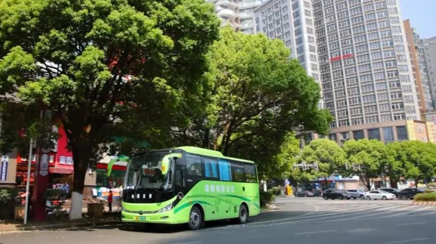 低碳！增效！宇通助力六盤(pán)水振通客運(yùn)打造高速客運(yùn)新服務(wù)！