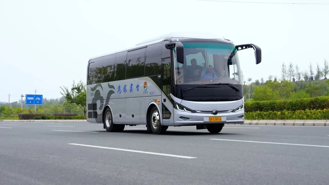 國風(fēng)車奔赴絲綢路！宇通攜手甘肅旅汽打造西北高端游